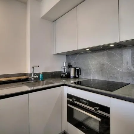 1 Bedroom - M6 Apartment Cannes