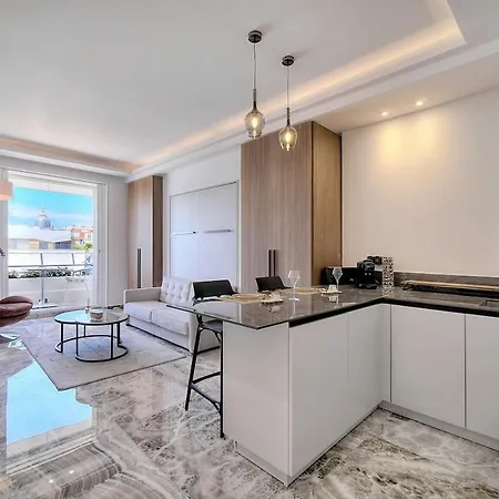 1 Bedroom - M6 Apartment
